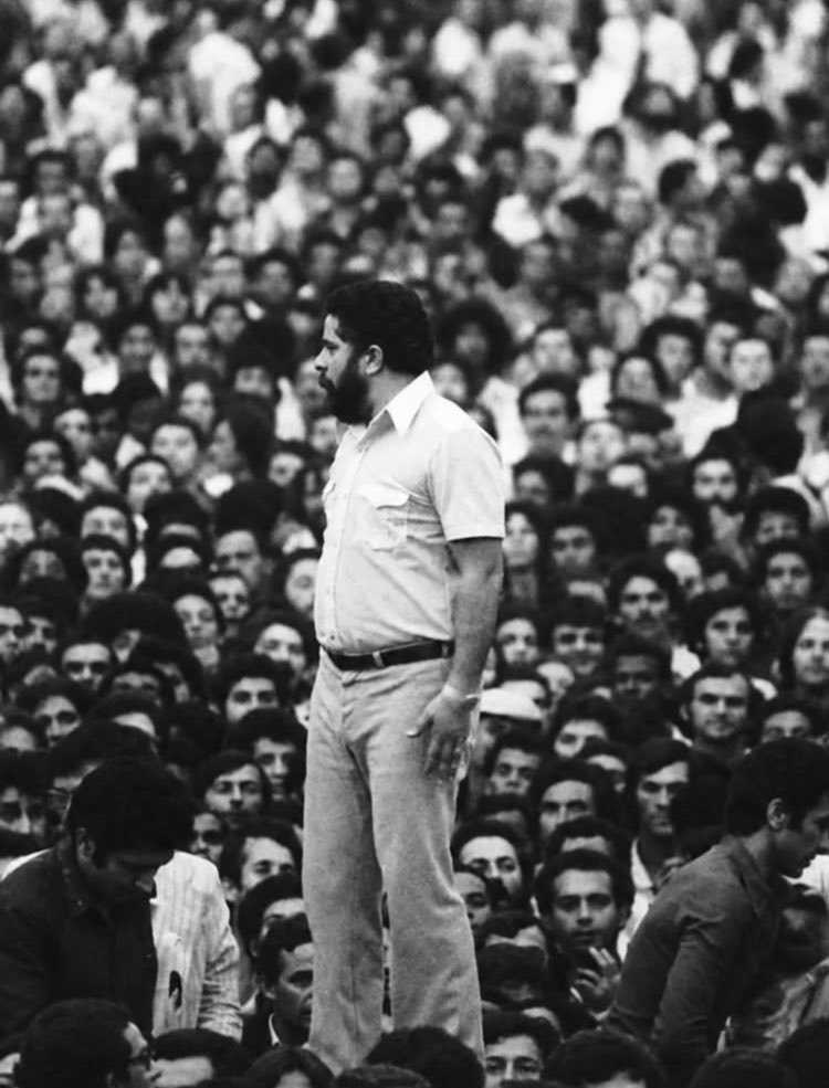 lettyboxd's tweet photo. destinado a brilhar entre os seus. nenhuma força é maior do que a história de um homem junto ao seu povo. obrigada por TANTO, luiz inácio lula da silva ❤️⭐️ https://t.co/GwPkpKtUJW