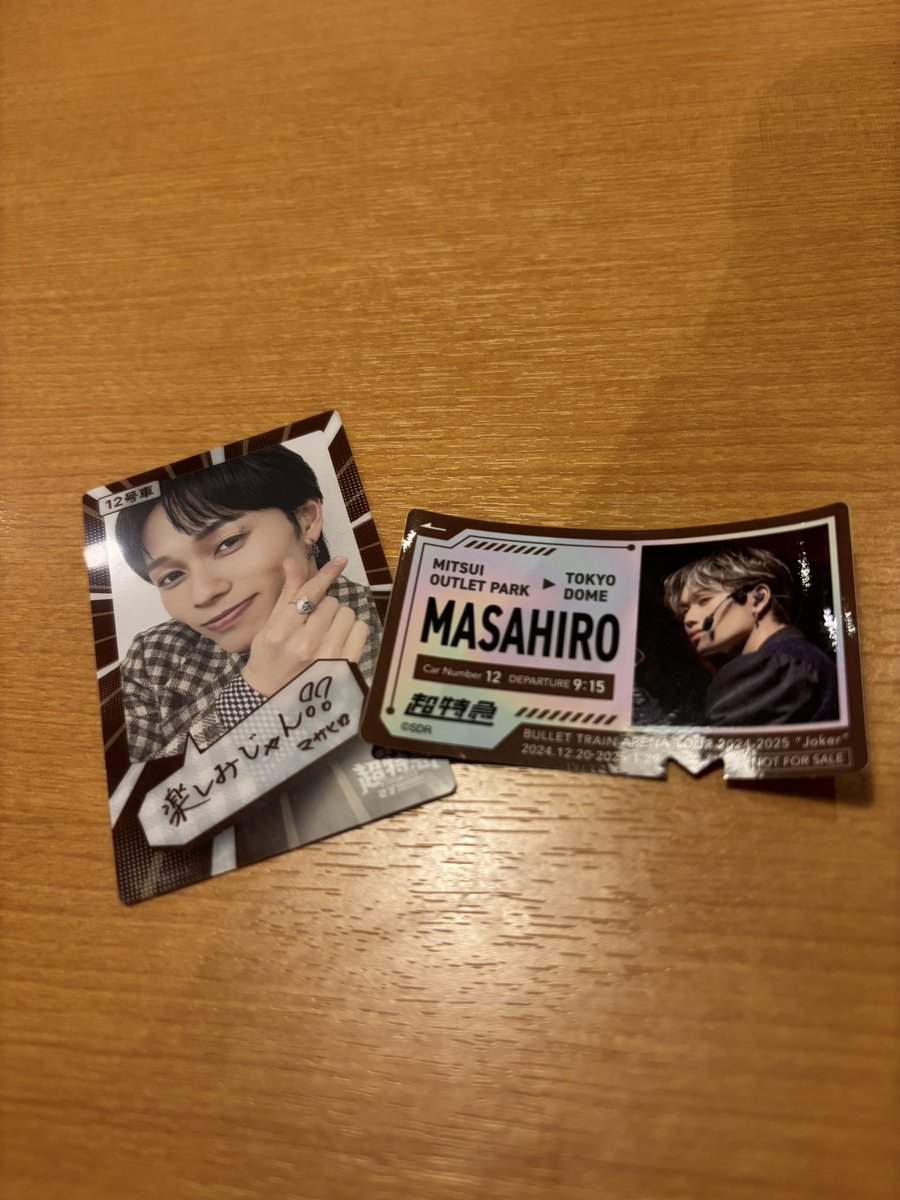 na3su3p1's tweet photo. 友達が協力してくれて7枚貰えた！！
マーくん自引きはできなかったけど友達が引いてくれたし、友達の推しのリョウガくんもきてくれた😭
何気に2桁揃ったの嬉しい😊 https://t.co/o8keIw0Ekh