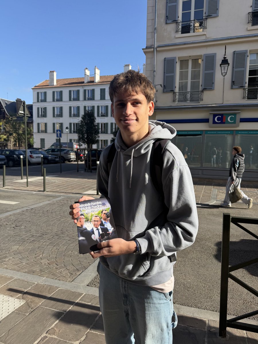 LesRep78's tweet photo. Mobilisés dans les Yvelines pour rétablir l’ordre avec @BrunoRetailleau ! 🇫🇷 https://t.co/MMLCjGwaVi