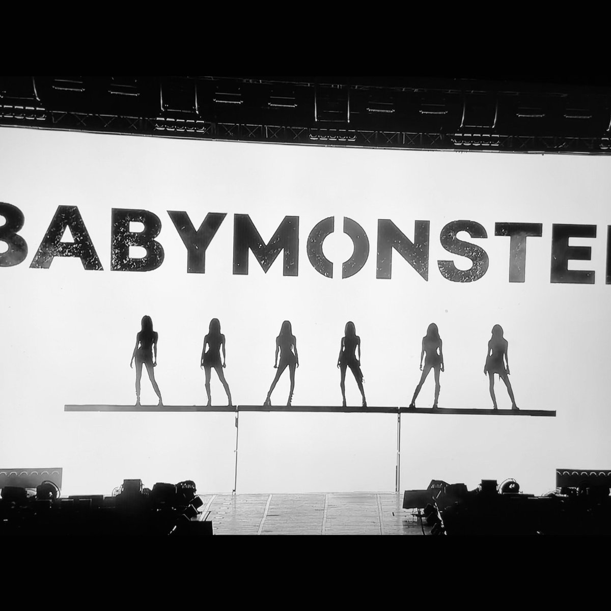 asaenahi's tweet photo. JOSJIS. ✌🏻🖤 https://t.co/TsKHNKbTSm