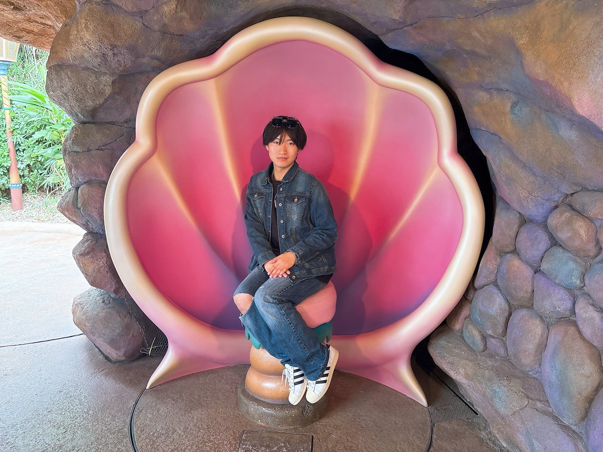 Ryo_mirror5's tweet photo. 今日もお疲れ様！

もうすぐハロウィンだね！

東京ディズニーシーのアリエルをお届けします🧜‍♀️
ここで写真撮れるの嬉しい☺️

TikTok動画も更新しましたのでみんな！
いいね！コメント！お願いします！⬇️
#TikTok https://t.co/QZfQlU7WXl

#ディズニーシー #リトルマーメイド 
#アリエル #dハロ https://t.co/H89XxHynd0