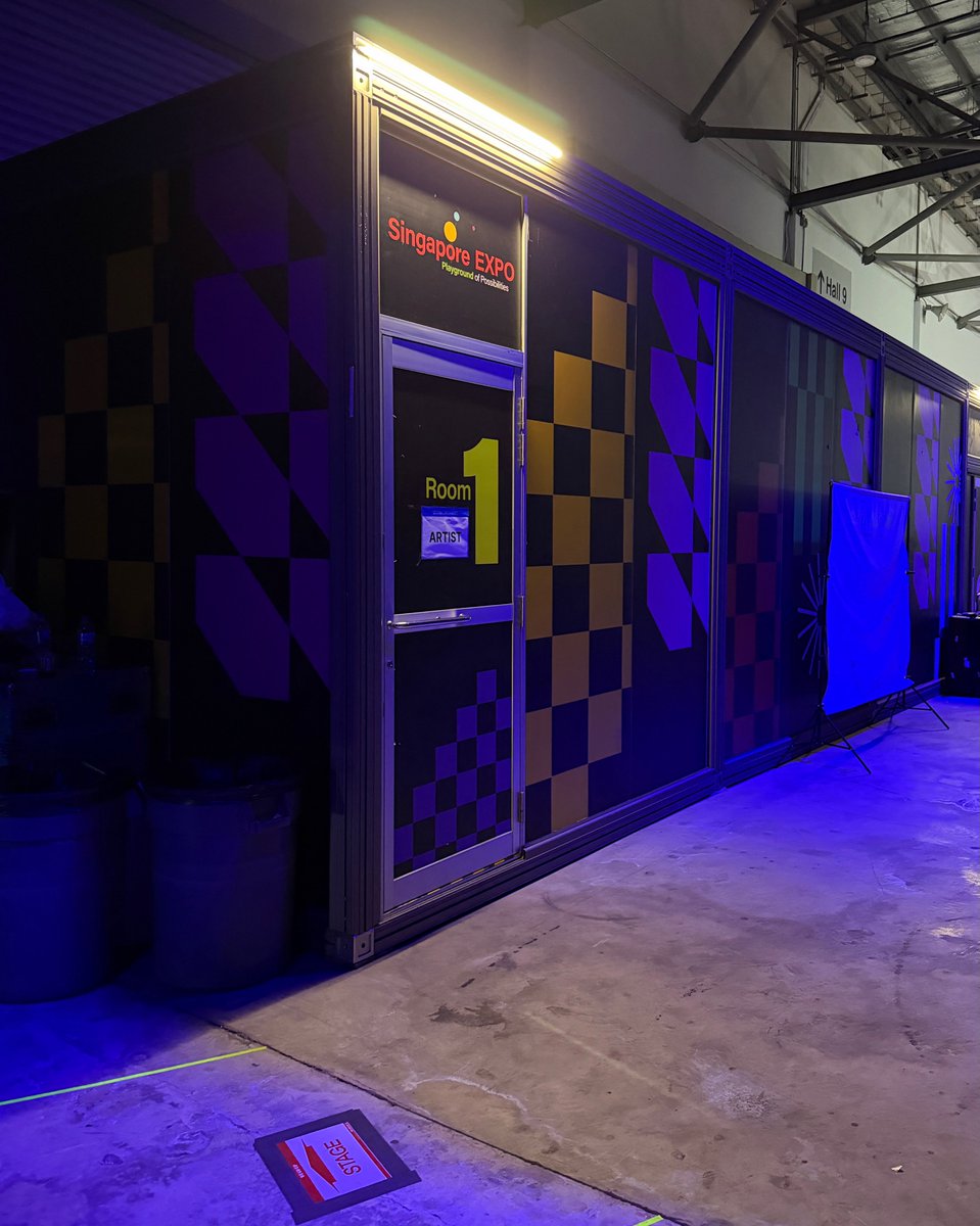 GlCHUN2's tweet photo. peek the satay, message board &amp; expo’s holding room🥹 https://t.co/4RBFETovtr