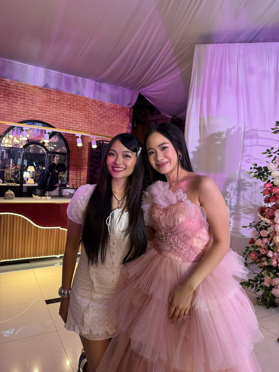 _teamcapriceofc's tweet photo. 𝐀 𝐖𝐇𝐈𝐌𝐒𝐈𝐂𝐀𝐋 𝐄𝐒𝐂𝐀𝐏𝐀𝐃𝐄 | 𝐌𝐀𝐑𝐈𝐀𝐇 𝐃𝐄𝐁𝐎𝐑𝐀𝐇 🎤

A beautiful moment captured between our princess, 𝐂𝐚𝐩𝐫𝐢𝐜𝐞, and our 𝐬𝐩𝐞𝐜𝐢𝐚𝐥 𝐠𝐮𝐞𝐬𝐭, 𝐌𝐚𝐫𝐢𝐚𝐡 𝐃𝐞𝐛𝐨𝐫𝐚𝐡!

Thank you, Mariah, for gracing 𝐀 𝐖𝐡𝐢𝐦𝐬𝐢𝐜𝐚𝐥 𝐄𝐬𝐜𝐚𝐩𝐚𝐝𝐞 with your presence and serenading us with your performance of “𝐍𝐚 𝐏𝐚𝐫𝐚 𝐁𝐚𝐧𝐠” Your voice added a special touch to this memorable celebration of Caprice’s early debut and Team Caprice Official’s first anniversary.

We’re truly grateful to have shared this special occasion with you. Thank you for being part of A Whimsical Escapade and making the celebration even more memorable! ✨

CAPRICE WHIMSICAL ESCAPADE