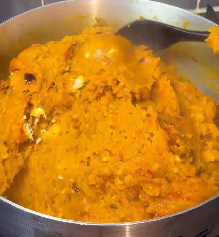VeeDiano's tweet photo. Best way to prepare your luxury porridge yam🙊❤️ https://t.co/Wqf2Kah9HD