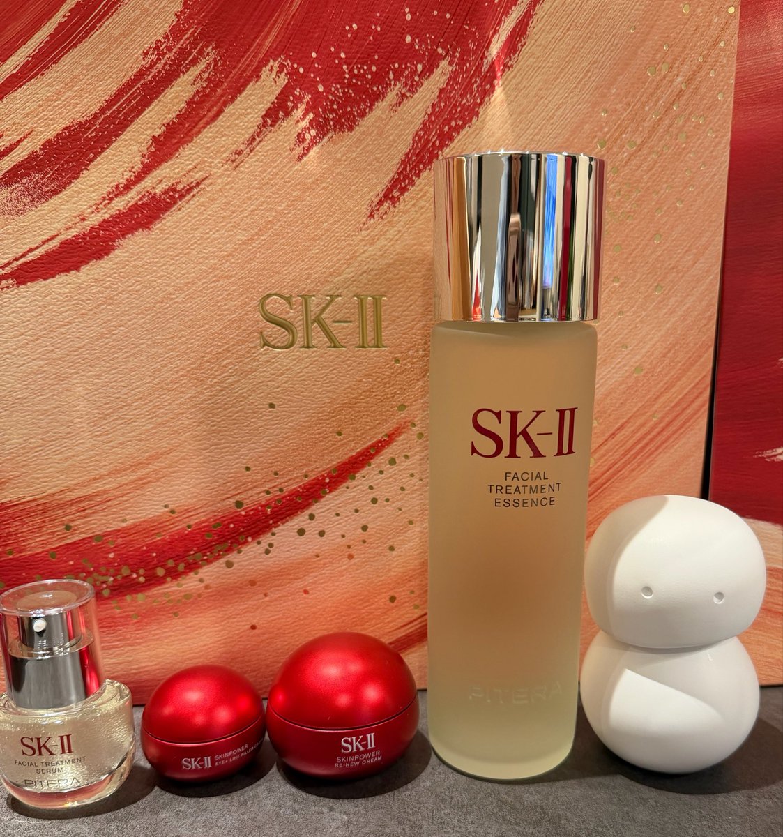 kayoko6446's tweet photo. 肌診断なるものを初めてしてもらい、前から気になっていたSK-Ⅱの商品を買ってみようか悩んでいたら、娘がクリスマスプレゼント➕誕生日プレゼントととして買ってくれました😳💕
嬉しい🫶✨

SK-II 2026 クリスマスコフレ https://t.co/xO6IoS0OcH