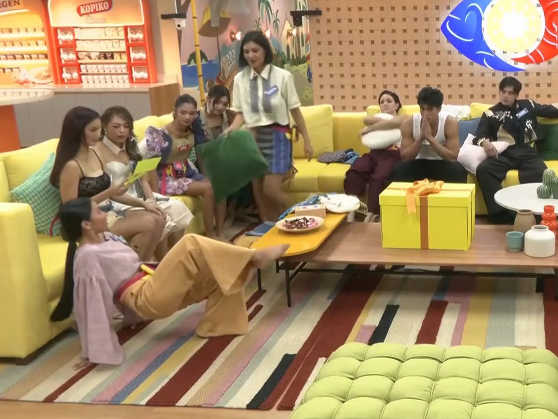 aceylai's tweet photo. I love how lans speaks her mind! first task pa lang, she was already very vocal and active with her ideas

#PBBCollab3FirstNight https://t.co/L7CiwrnKen