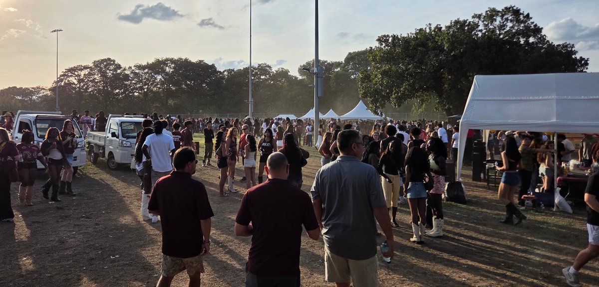 kdamp's tweet photo. @TXSTATEFOOTBALL More Boko’s Backyard pics!🐾⭐️ https://t.co/FRG1GtWpv9
