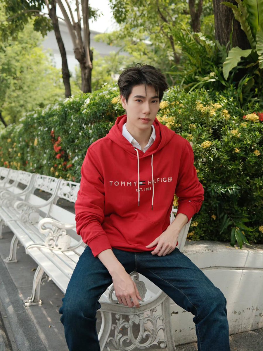 PhuwinOfficial's tweet photo. ➖ 📷 IG @phuwintang REPOST: 

winter's call

25OCT Omnistar PHUWIN

@TommyHilfiger 
#TommyHilfiger
#TommyFamily 
#phuwintang https://t.co/bvXjJkNuml