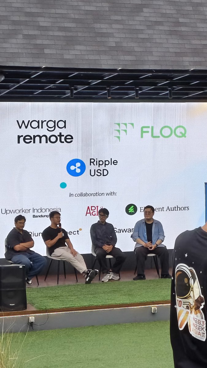 by0x_'s tweet photo. Kemarin di acara @floq_id @WargaRemote 
Ketemu sosok suhu 
Ada yang kenal ga kalian https://t.co/C8tAbGE6QU