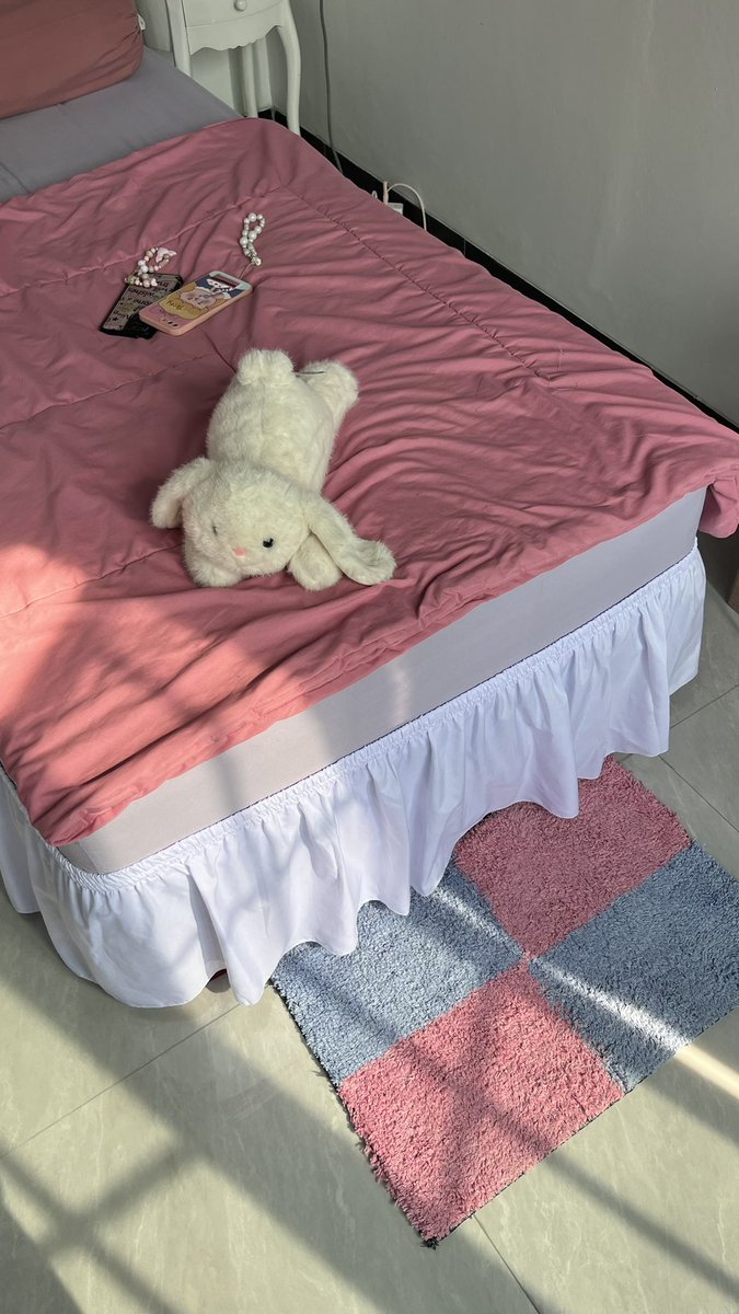 i__s_____a's tweet photo. my new bedroom ♥︎ https://t.co/0d8tCiUOte