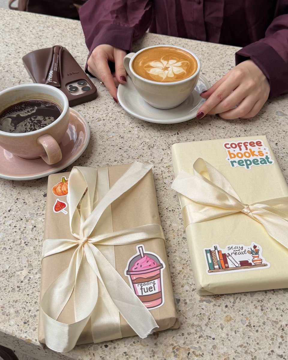 Briellefine's tweet photo. It's always books, girls and coffee 📚👯☕ https://t.co/AWavsOm8hH