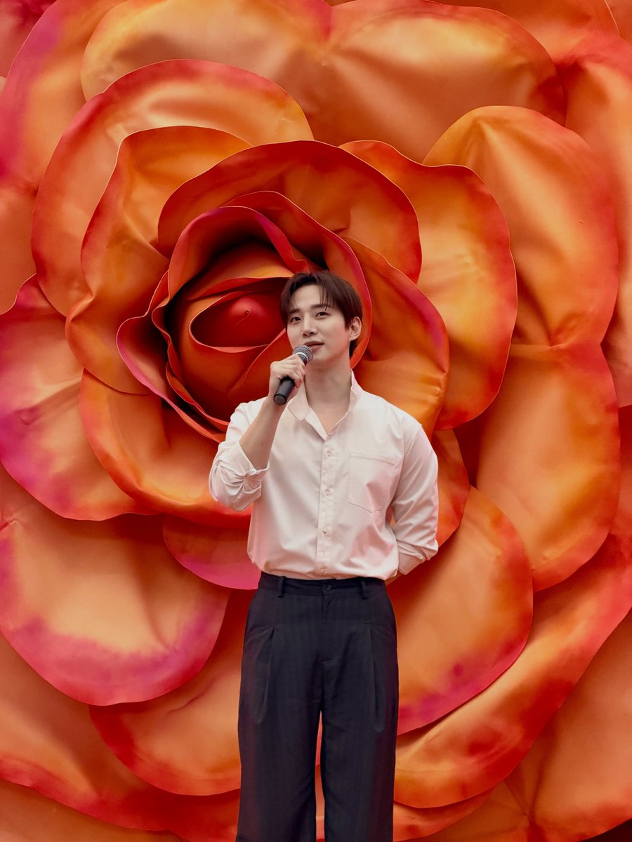 eundong9's tweet photo. 261025 pavilionbukitjalil Instagram ➊

Centre Court Was buzzing with
Lee Junho Fever! ❤️‍🔥🤩
https://t.co/1Agnhn7lth

#쿠쿠 #CUCKOO #CUCKOOTOPIA2026
#준호 #이준호 #LEEJUNHO #李俊昊 #イジュノ https://t.co/Ilp9HYPeIo