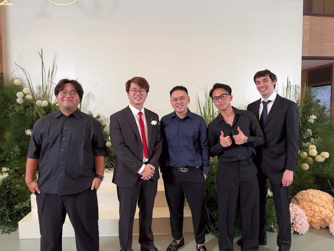 teamrrqofficial's tweet photo. With the groom himself @crazyguyfps 🤵 https://t.co/jkKIerWEeL