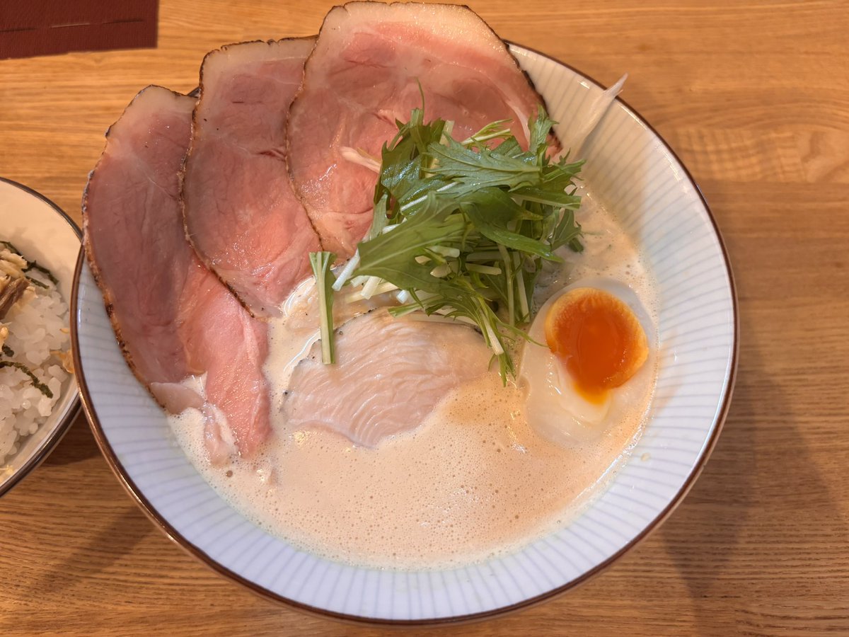 Nika_yuyan's tweet photo. しおんのとなり、ちゃうわ笑！
麺屋のとなり。にて！べべん🍜
ᘜIᐯᕮ YOᑌᖇ ᕼᕮᗩᖇTᔑ⦮ ⦯ ⟆ https://t.co/hdajYsmzvK