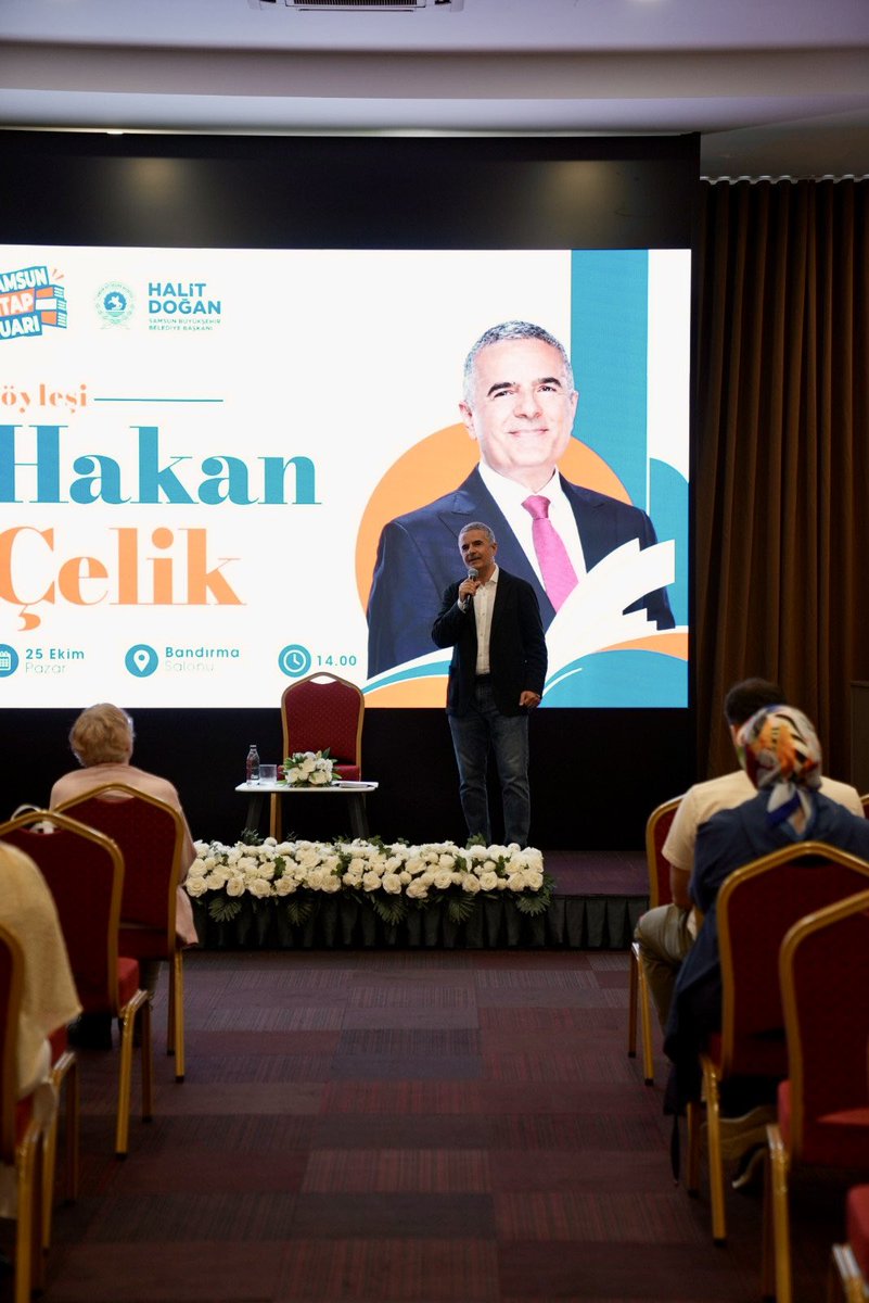 samsun_kitap's tweet photo. Hakan Çelik, Samsun Kitap Fuarı’nda kitapseverlerle buluştu.📚

#SamsunKitapFuarı https://t.co/2xPdqQBUge