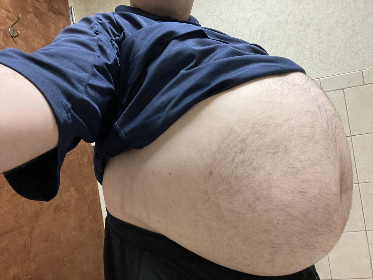 foodandfatlover's tweet photo. Do you think you have what it takes to handle a belly and appetite like this?? #gainer #superchub #bhm #findom https://t.co/L3Y59hRMBT