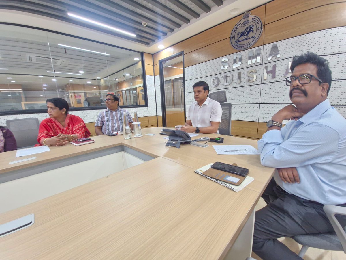 SRC_Odisha's tweet photo. Coordination meeting on Pre-cyclone storm over coastal areas of Andhra Pradesh and adjoining South Odisha by NDMA. @CMO_Odisha @SecyChief @rdmodisha @ndmaindia @IPR_Odisha https://t.co/BhgJDSz599