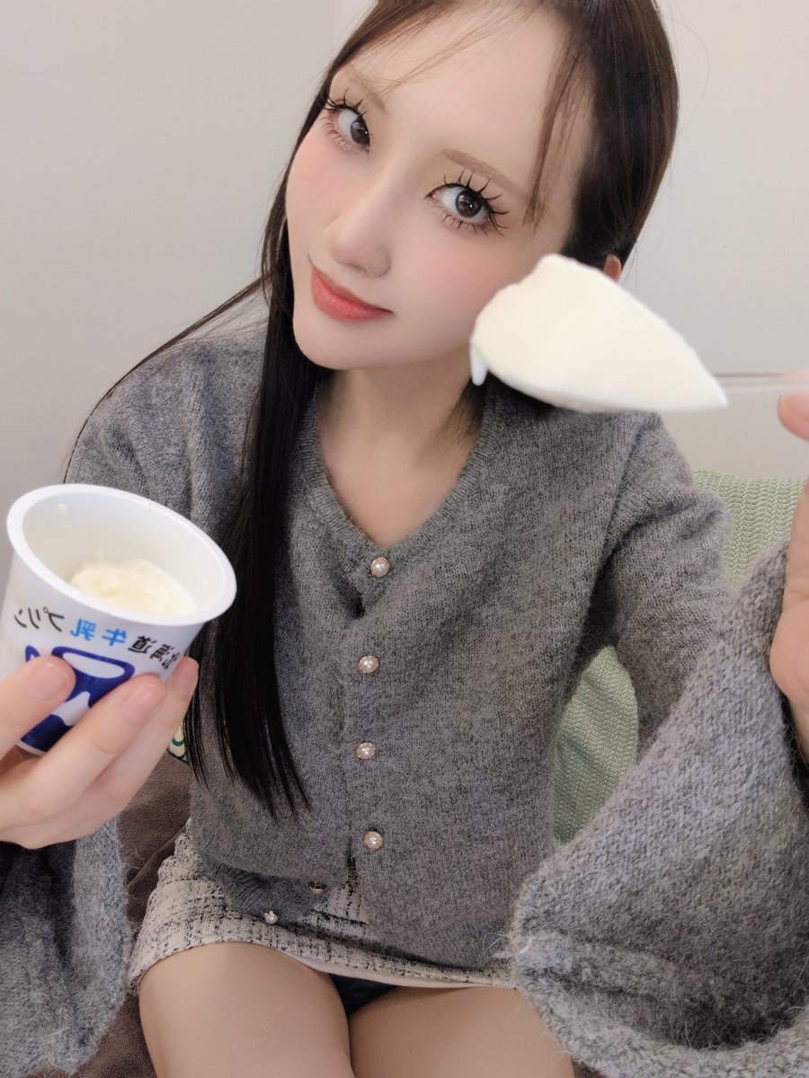 ran84_00's tweet photo. プリンの日🍮あーん♥️ https://t.co/MxH080xCjd
