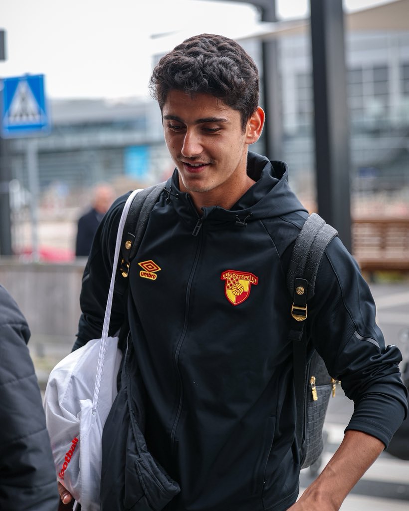 goztepeakademi's tweet photo. 📍Hollanda'dayız!👊

UEFA Youth League 2. Tur’da AZ Alkmaar ile karşılaşacak olan U19 Takımımızı, Hollanda’da GözGöz Avrupa karşıladı. 💛❤️

#HaydiBastırŞanlıGöztepe #GöztepeAkademi https://t.co/KPzVeNhtFu