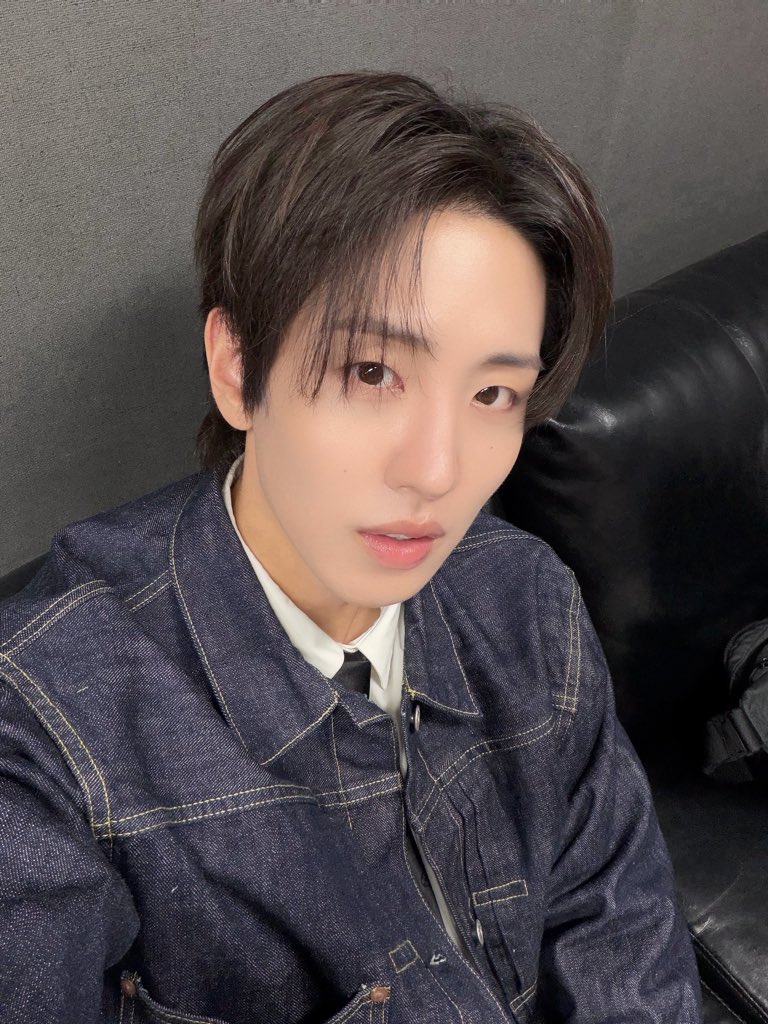 officialSEVENUS's tweet photo. [📸]

261025 뮤직플랜트 팬사인회
오늘도 희아라와 즐거운 시간을
보낼 수 있어서 행복했습니다🩵

#SEVENUS #세븐어스
#HEEJAE #희재 https://t.co/DBQdTVGOgN