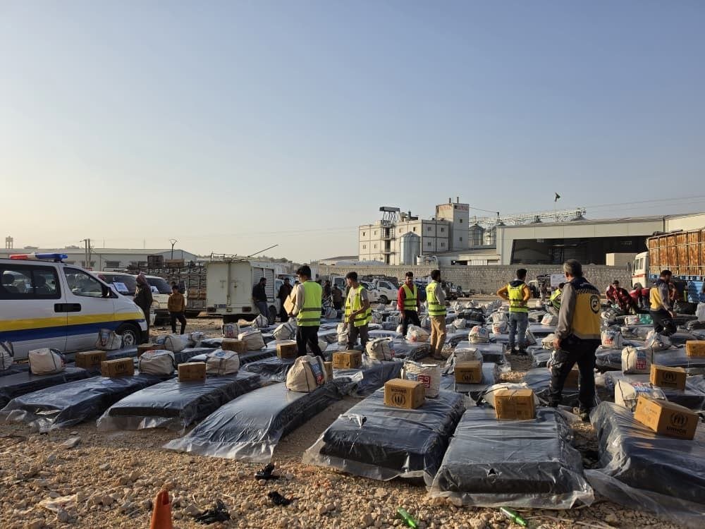 SyriaCivilDefe's tweet photo. 3/1_انطلقت اليوم الأحد 25 تشرين الأول، قافلة جديدة للعودة الطوعية من مخيمات الشمال السوري بريف إدلب، تضم نحو 233 عائلة متجهة إلى مدنهم وبلداتهم الأصلية في محافظات إدلب وحماة وحلب وحمص وحلب واللاذقية ودمشق وريف دمشق ودير الزور، بإشراف اللجنة الوطنية لرؤية سوريا بدون مخيمات، https://t.co/E4tUEB9fbi
