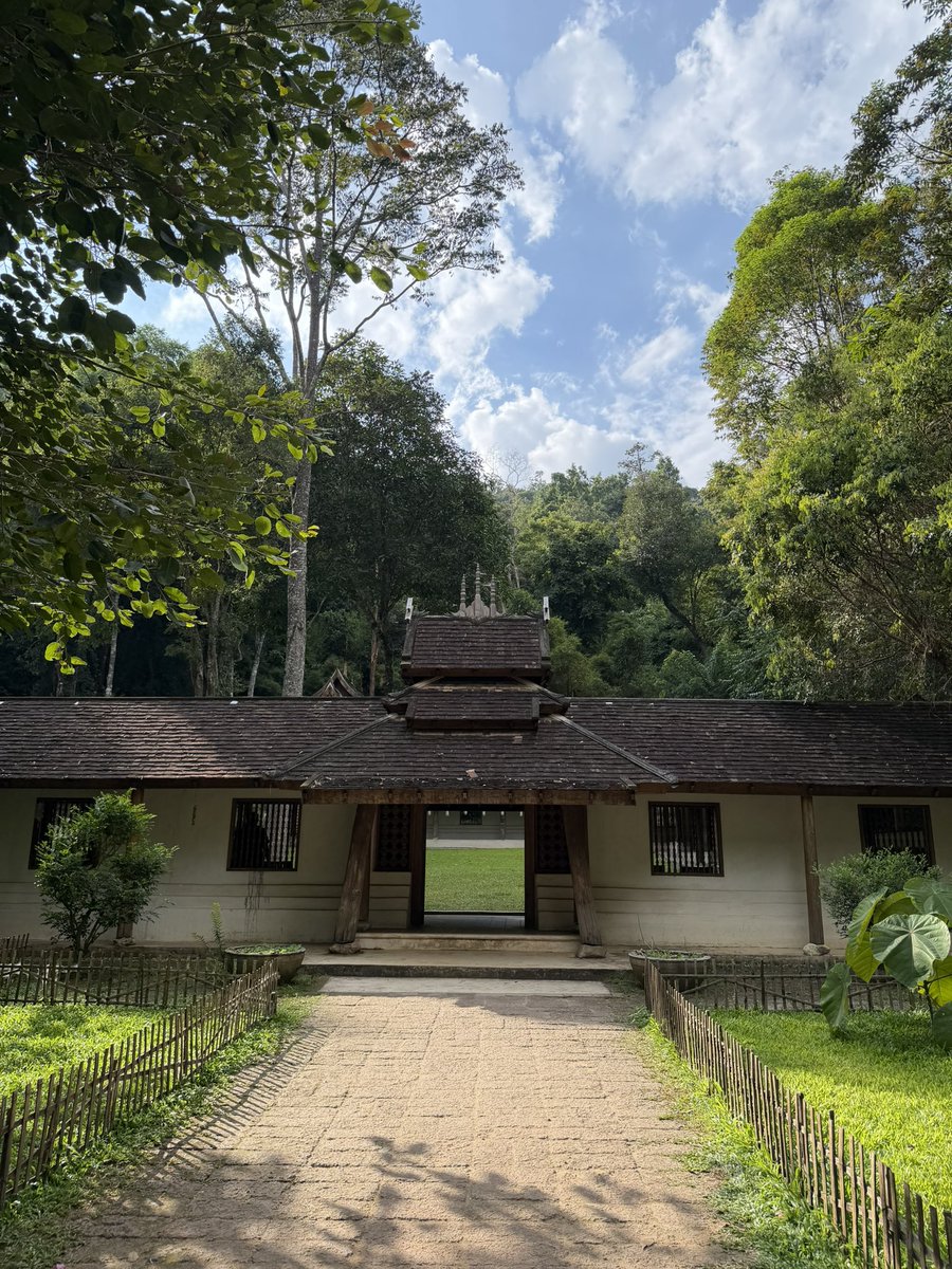 Lalalaaoey's tweet photo. วัดทีอยากแนะนำ สวยมาก🍃☁️
📍 วัดผาลาด (สกิทาคามี)
       จ. เชียงใหม่
วัดลับบนดอย เขียว เย็น สงบ สถาปัตยกรรมสวย
วัดเก่าแก่ สมัยล้านนา มีจุดว้าวเยอะมากกกกก https://t.co/aTn6C7Cc43