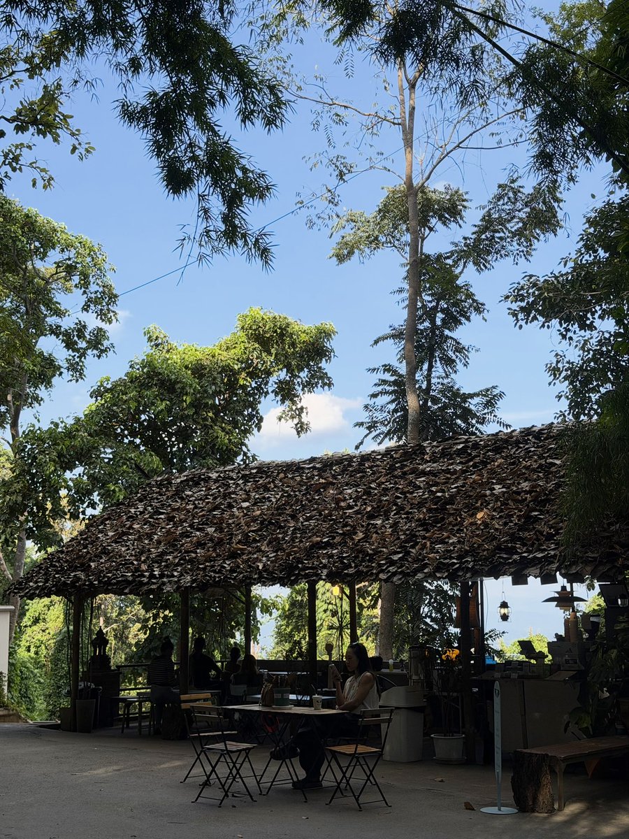 Lalalaaoey's tweet photo. วัดทีอยากแนะนำ สวยมาก🍃☁️
📍 วัดผาลาด (สกิทาคามี)
       จ. เชียงใหม่
วัดลับบนดอย เขียว เย็น สงบ สถาปัตยกรรมสวย
วัดเก่าแก่ สมัยล้านนา มีจุดว้าวเยอะมากกกกก https://t.co/aTn6C7Cc43