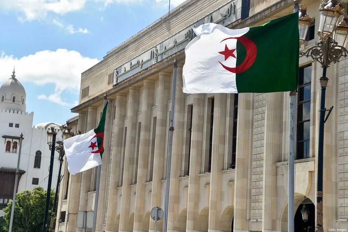 MABobserver's tweet photo. 🇳🇪 🤝 🇩🇿 Le parlement algérien a voté à l’unanimité l’envoi de troupes sur le territoire du Niger pour lutter contre le terrorisme et défendre ses intérêts.

_ @Algeria3New https://t.co/0tk97T70k9