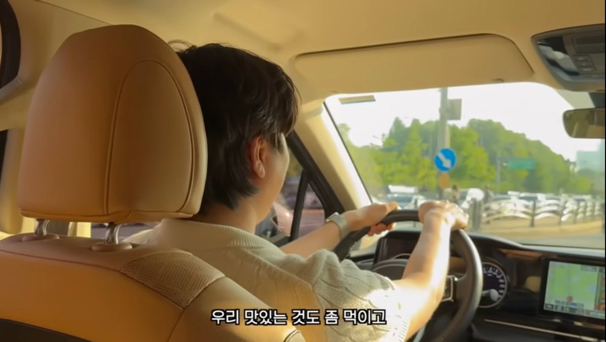 mandeugkk's tweet photo. 수현미담:
야외 행사나 일정있으면 
거의 대부분 수현이 운전대 잡음 https://t.co/COgboBBL2Y
