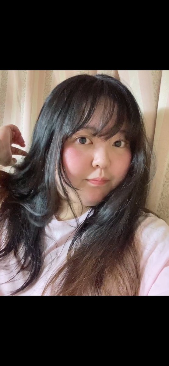W7QVd6d9xefSqeb's tweet photo. 髪の毛伸ばすの飽きてきちゃった！の図 https://t.co/Hy4wkVcL2U