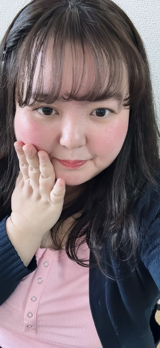 W7QVd6d9xefSqeb's tweet photo. 髪の毛伸ばすの飽きてきちゃった！の図 https://t.co/Hy4wkVcL2U