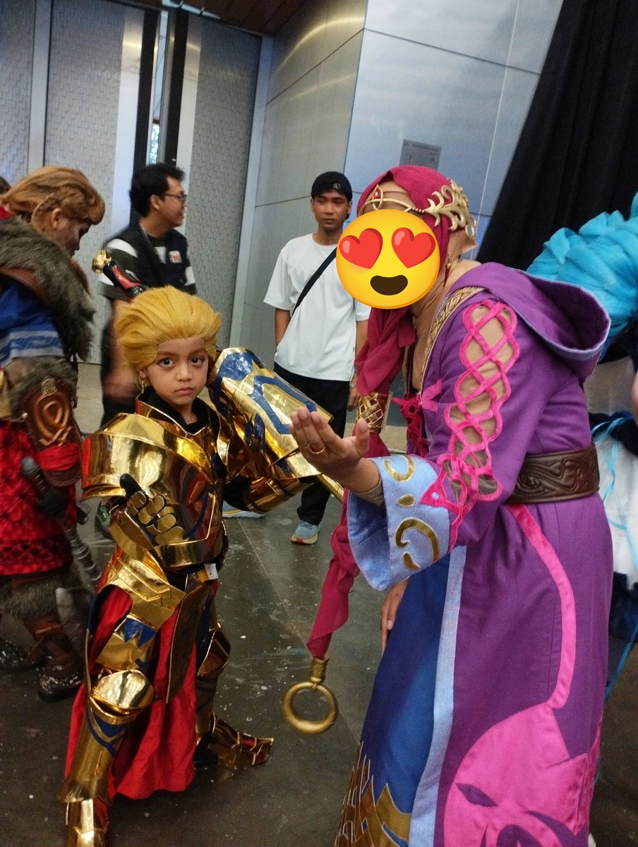 Windermyre's tweet photo. I met a few cosplayers cosplaying as Fate characters! Of course, my favorite is the little child cosplaying as Gilgamesh! So cute!! Truly a fun day!! 😍🥰 

#IGX2026 #igx2026 #indonesiagameexpo #IGX #FGO #strangefake #FSF #FateSeries https://t.co/z5Upj8I40n
