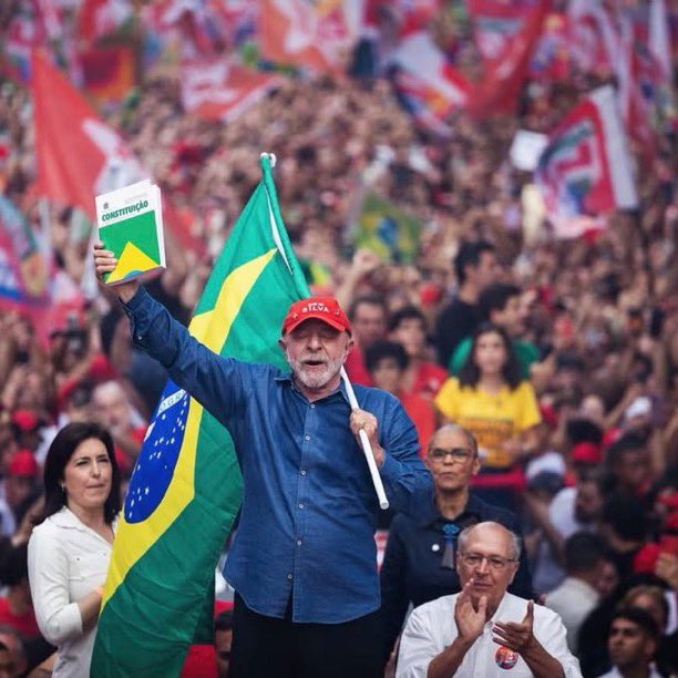 httpsrealitys's tweet photo. 🚨VOTO OFICIALMENTE COMPUTADO EM LUIZ INÁCIO LULA DA SILVA!!!!!!!!!!!

Peguei uma chuva da porra pelo velho, mas enfrentaria piorrrr pra dar o último voto dele. Vão votar, genteeeeee! ⭐️❤️ #HojeEuVotoLula https://t.co/lGom8dRLnq
