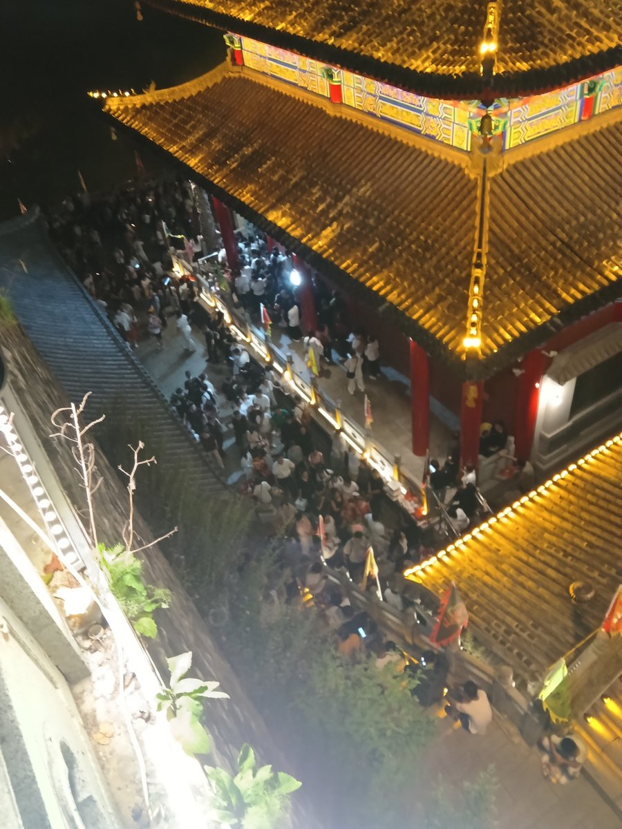 beibeilong_37's tweet photo. 光拂照影，朔望匆匆
涌谵成妄，皆是虚空 https://t.co/YGI6UUrhFY