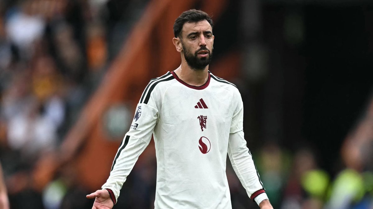 JacobsBen's tweet photo. 🚨 BREAKING: Bruno Fernandes benched against Bournemouth.

Trained as normal on Friday and Saturday despite carrying a niggle.

It follows Fernandes’ comments on Carrick’s tactics after the 4-1 loss to Como.

Follows @lauriewhitwell https://t.co/F6MwP4Vibz