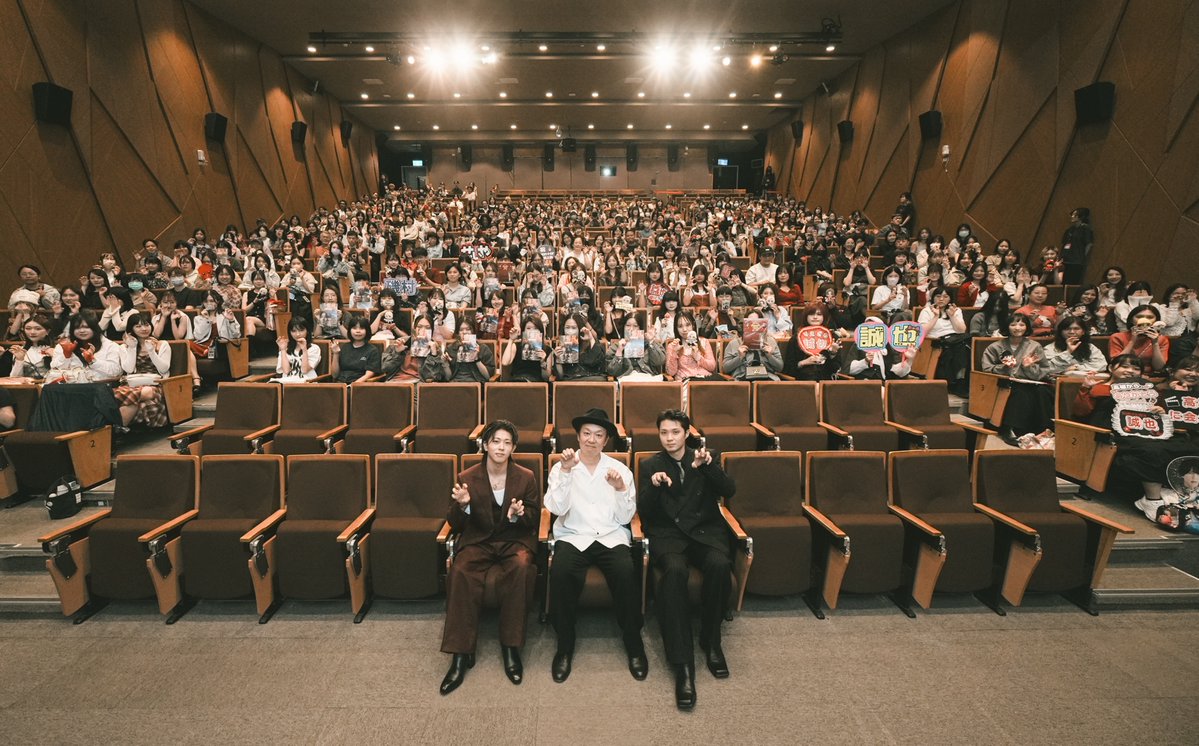 eiga_mentor's tweet photo. /⋰
#映画mentor
第26回台湾・高雄映画祭🇹🇼
記者会見&舞台挨拶実施！
\⋱

#磯村勇斗 さん、#末澤誠也 さん、
#吉田恵輔 監督が登壇！

上映は監督・キャストも観客と一緒に鑑賞！
現地の言葉で観客の心をわしづかみにし、
大盛り上がりとなった上映後舞台挨拶・Q&Aの様子をお届け✍️

▽レポートはこちら
https://t.co/1fGRylky87

大ヒット上映中🎬