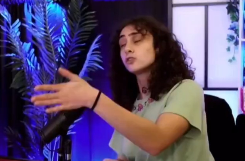 BasedDragoon's tweet photo. @vengefulpianist @feinfuck Look retard, adam's apple, facial structure and ring finger is longer than index finger. https://t.co/Rir3GEkKgz