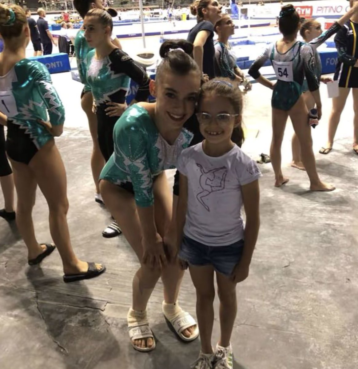 beacucchiaio's tweet photo. #italgym mentre aspettiamo le gare vi spammo una mini Giorgia Villa con una ancora più mini Giulia Perotti 🥹😭 https://t.co/EywVDhSean