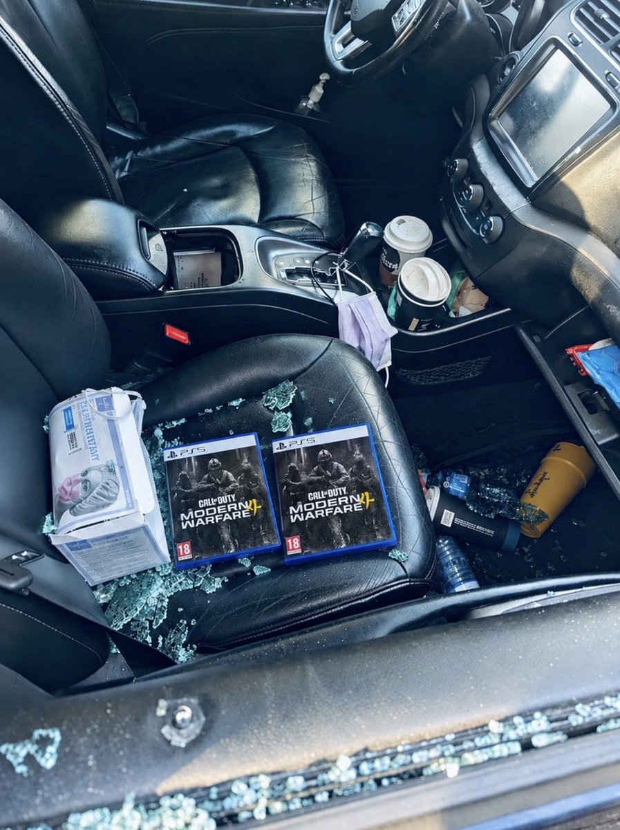 Boundxr's tweet photo. Awful day today. 

I had a copy of the new call of duty mw4 in my car and someone broke in and left another one.. https://t.co/q5QU3bIQIK