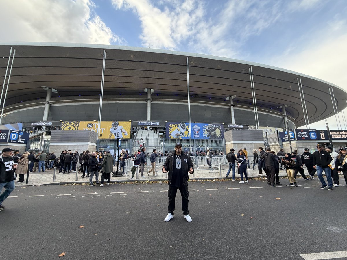 Jayforce's tweet photo. Catching some of the sights, sounds, overall vibes outside of @StadeFrance 🏟️ before the game starts plus some of my people are late leaving their AirBnB. I only ran into one Raiders fan out here so far but people who are fans of other teams have shouted me out with RAIIDERS!”🏴‍☠️ https://t.co/DS9c900VKu