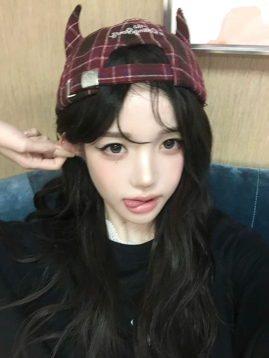 gapyeonghaus's tweet photo. [261025]
#tripleS Kim Chaewon COSMO Talk update 🎀

#ChaeWon #채원 #김채원 #チェウォン https://t.co/SznkL3FBuI