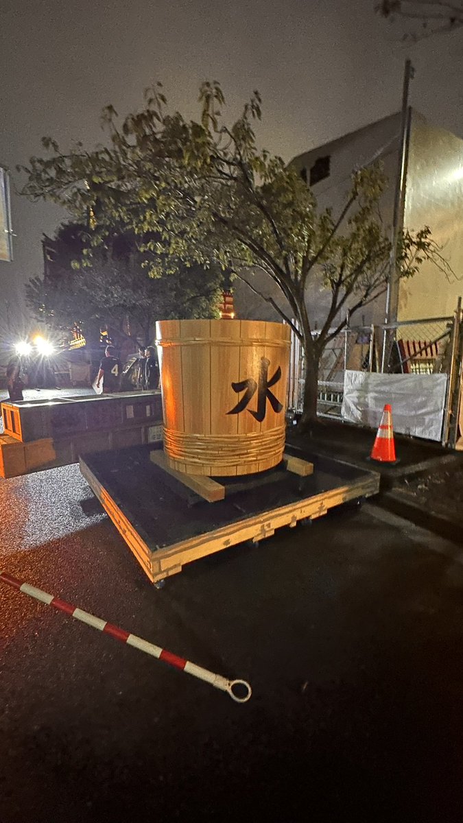key8173's tweet photo. 今日はバラし作業があって危ないので出待ち禁止🈲
一ヶ月ありがとうございましたってお声かけしたかったなぁ、仕方ない✨
なんとなく帰る気になれない笑

#平成中村座 #中村勘九郎 #片岡仁左衛門 #中村七之助 中村勘太郎 中村長三郎 中村鶴松 中村橋之助 中村福之助 中村歌之助 歌舞伎 kabuki 浅草 https://t.co/NVi12aeKmi