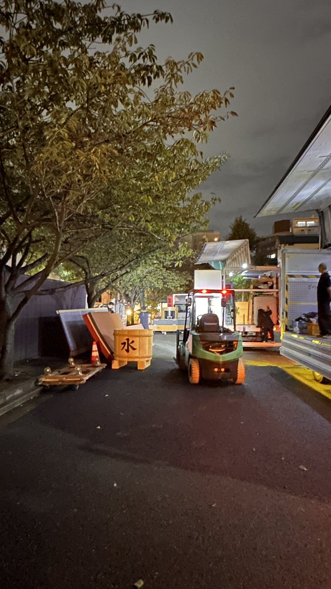 key8173's tweet photo. 今日はバラし作業があって危ないので出待ち禁止🈲
一ヶ月ありがとうございましたってお声かけしたかったなぁ、仕方ない✨
なんとなく帰る気になれない笑

#平成中村座 #中村勘九郎 #片岡仁左衛門 #中村七之助 中村勘太郎 中村長三郎 中村鶴松 中村橋之助 中村福之助 中村歌之助 歌舞伎 kabuki 浅草 https://t.co/NVi12aeKmi