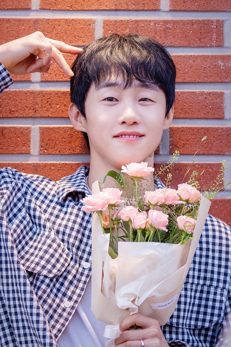 gridellino_pic_'s tweet photo. 261025 4시 종이풍선 공연후
#박두호 배우님

👀🫶🩵 https://t.co/5UOv70Nz84