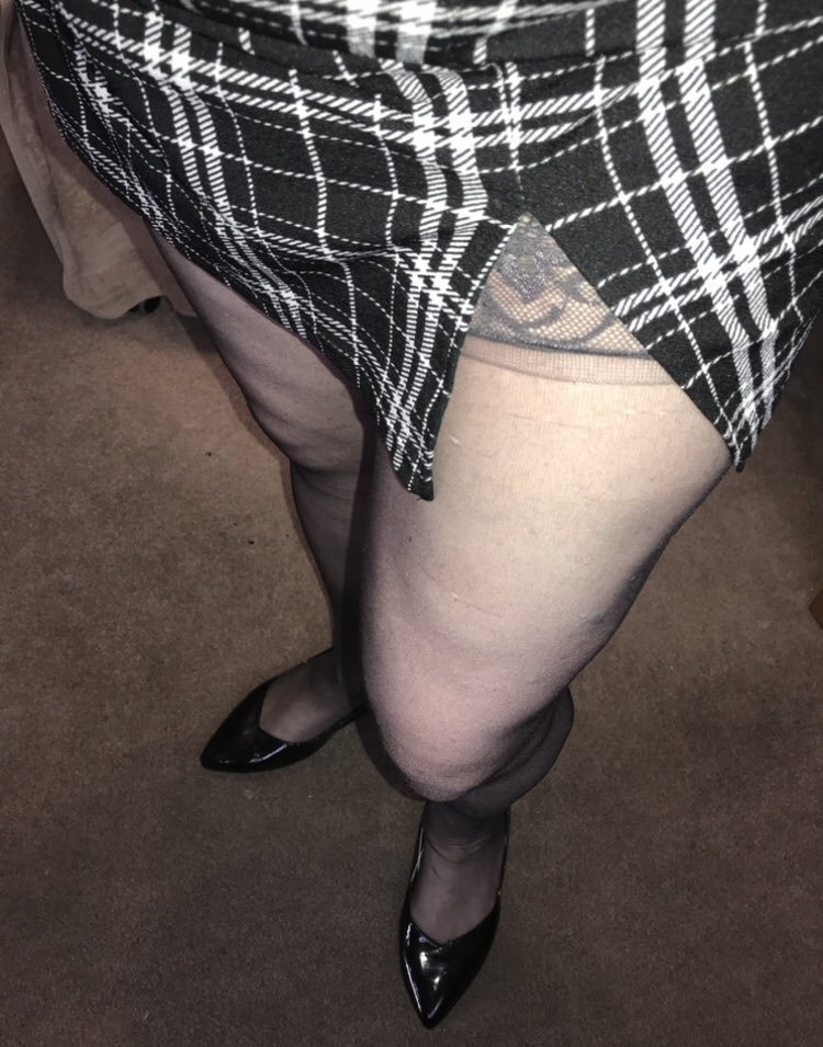 TheNylonLover's tweet photo. Anyone else find a flash of Stocking Top sexy as fcuk or just me? 🤷‍♂️
xx 💋 https://t.co/ds58oNKkN4
