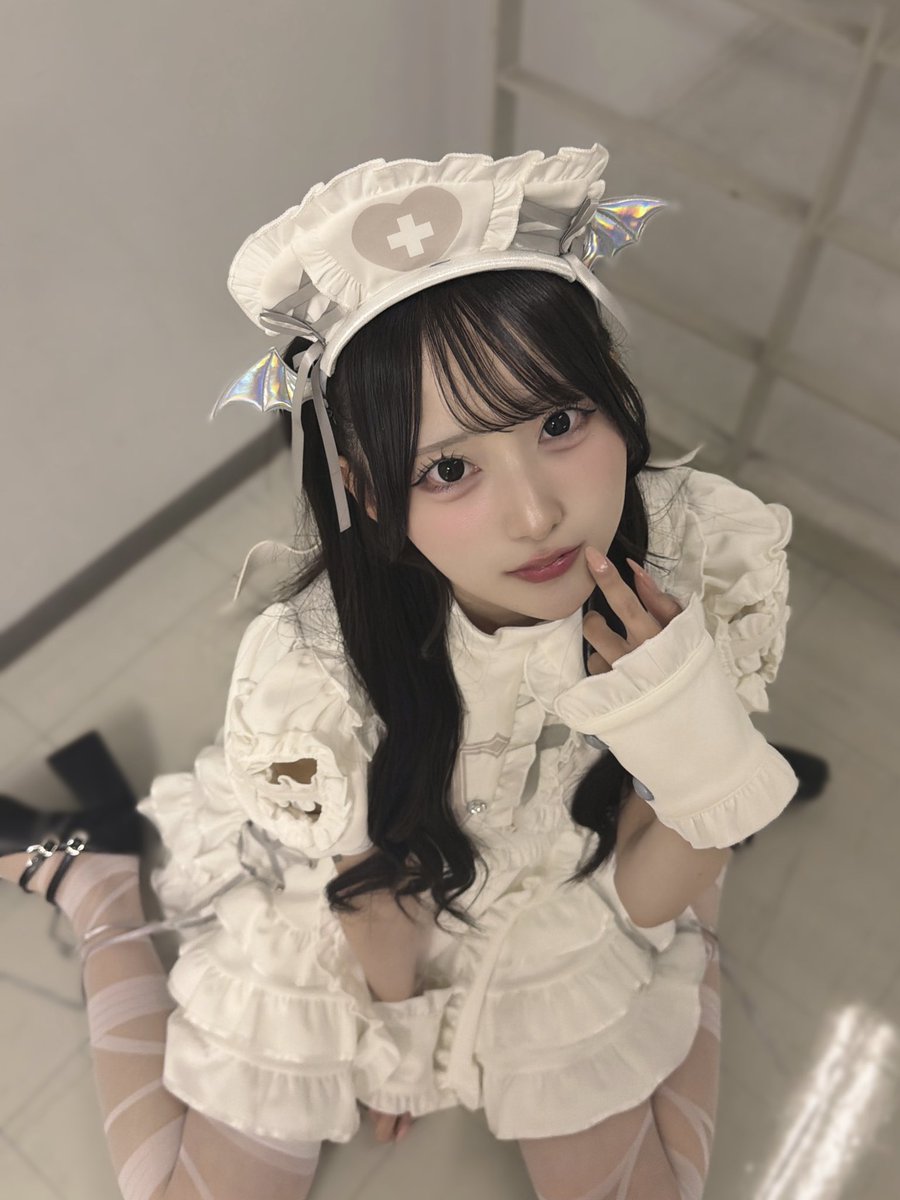 ayase_kotori_'s tweet photo. FCイベントありがとうございました＞ ̫＜

1部は制服🏫2部は小悪魔ナースさんでした🤍
みんなことりにめろめろになってくれたかにゃ～⌯᷄︎  ̫ ⌯᷅︎
たくさん褒めてもらえて嬉しかったしみんなにお菓子渡せてたのしかった🍬今日もだいすきやよ～՞֊  ̫ ֊՞♡

ありがとうございましたっ❕ https://t.co/Uhy7X4e96Y