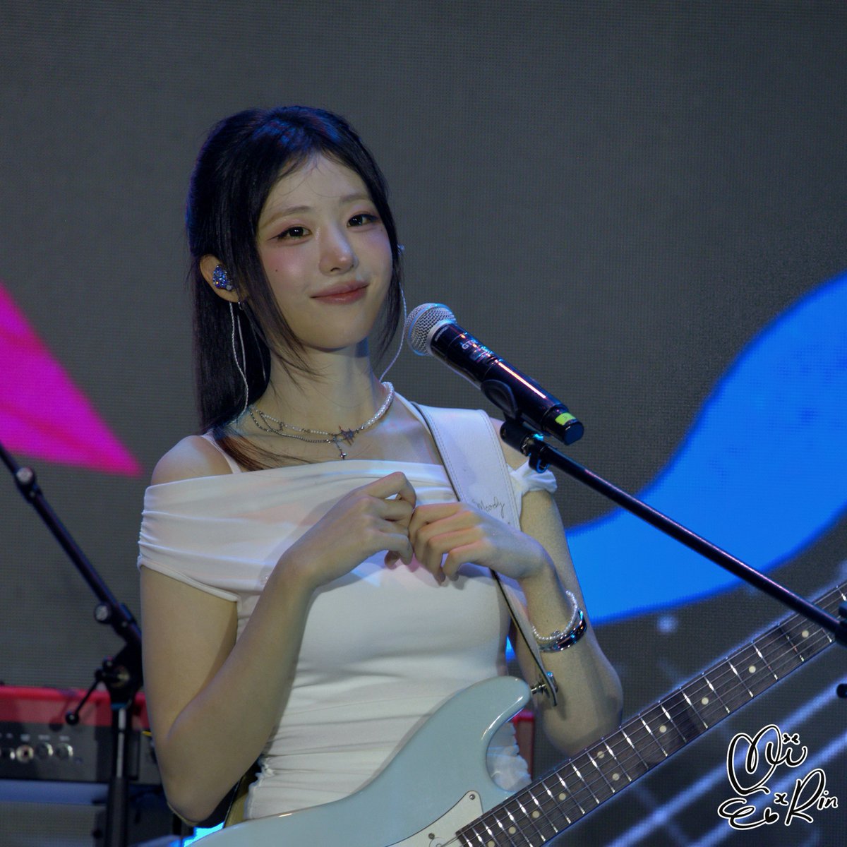 qwer_xrin's tweet photo. 🐱hee-nyang💙
261024 QWER K-LIVE FESTIVAL [BAND:AGE] IN HANOI
#qwer #hina @hapycb https://t.co/eiFQnLGyPz