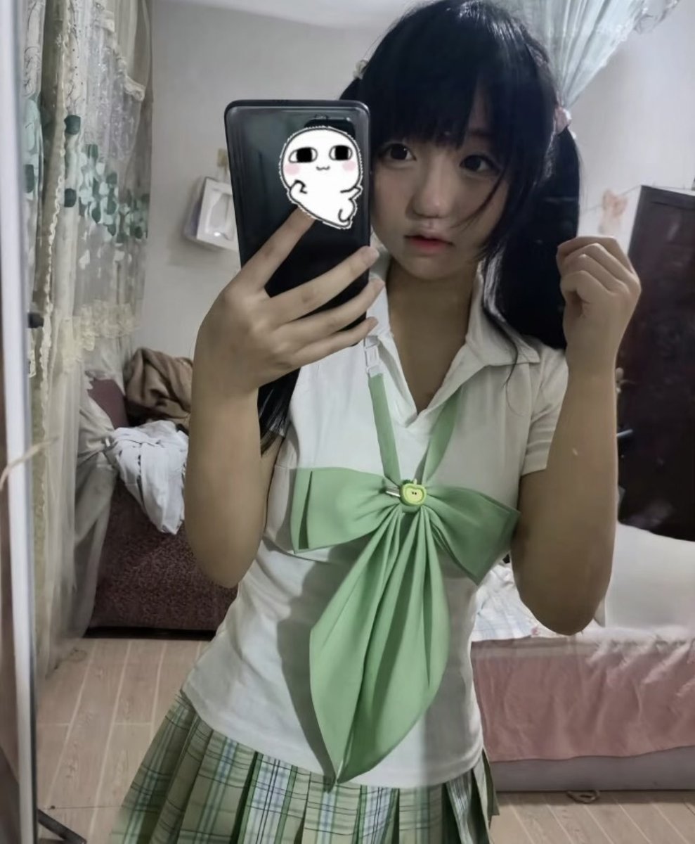 barbaraburnow4c's tweet photo. 从小就缺爱～刚拍的  

初二學生 有人要銳評一下福嗎？                                                                

真的給b看 不要🚪                 

流言553我真發 https://t.co/hZ9v7bxKj0