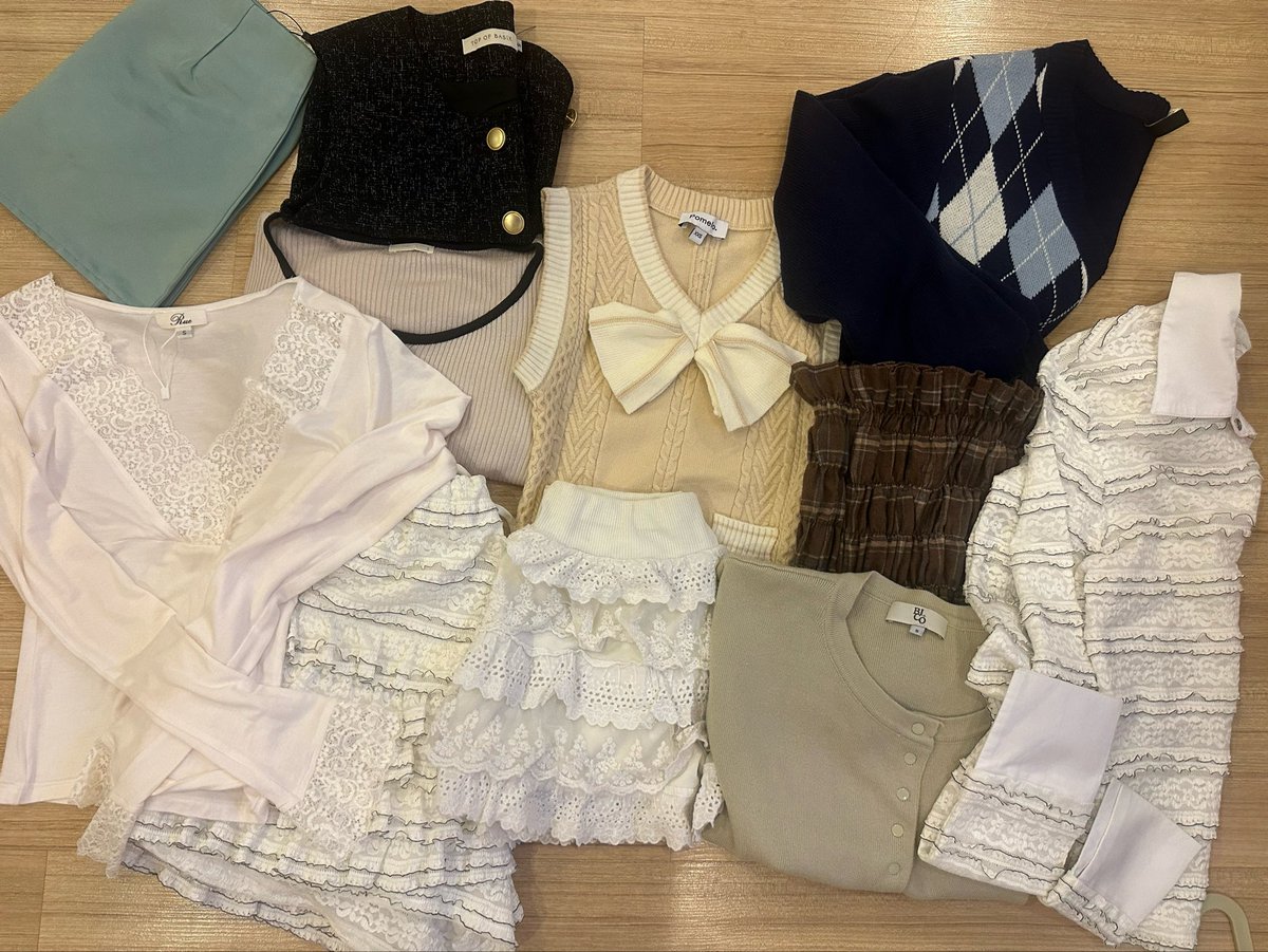 Thitimo14502394's tweet photo. ส่งต่อเสื้อผ้าแบรนด์ไอจี &amp; คาดิแกน 
ค่าส่ง 40 ปัก+รีทวิตลด 15 บาท 
ลงคืนนี้ค่า 🪽🤎

#ส่งต่อเสื้อผ้ามือสอง #ส่งต่อเสื้อผ้ามือ2 #ส่งต่อเสื้อผ้า #เสื้อผ้ามือสอง #เสื้อผ้ามือ2 #โล๊ะตู้เสื้อผ้า #ส่งต่อเสื้อผ้ามือสองสภาพดี #โล๊ะตู้ #เสื้อมือสอง https://t.co/Vb4MIROylV