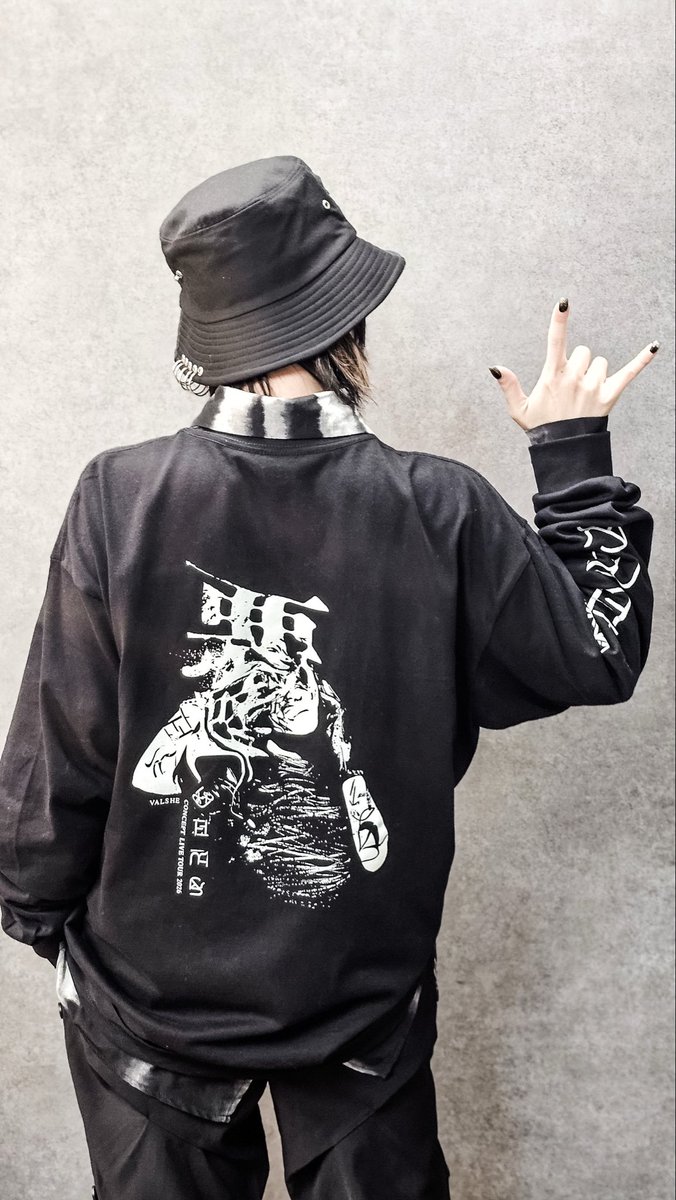 valshe9's tweet photo. 本日は悪癖ツアー #悪癖2026 のロンTを着用してリハーサルに向かいました
あまりにもタイプ
特に袖が好きでーす

https://t.co/IGA9KqsRNl https://t.co/NOX4fM1RC8